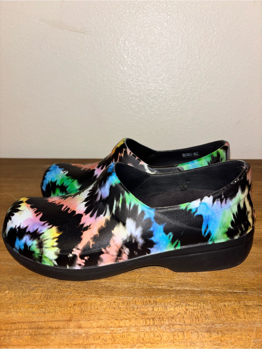 CROCS Black Multi Tie-Dye Clog - Picture 2 of 4